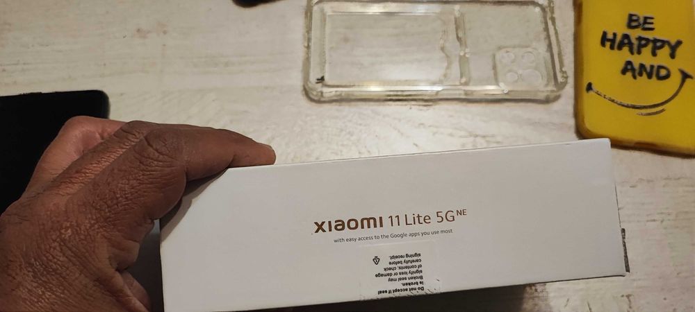 Продавам Xiaomi 11 lite 5G NE,dual sim,RAM 8GB+8GB,ROM 128GB-без забележки!