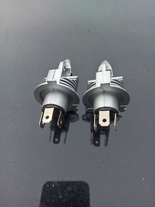 Продам лампочки H4 лед