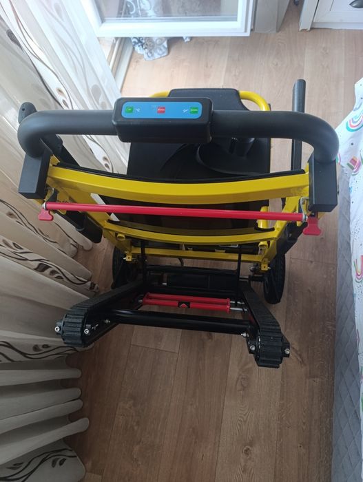 Vând scaun electric de urcat și coborât trepte pte