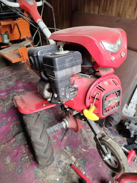 Motocultor cu remorcă de vânzare