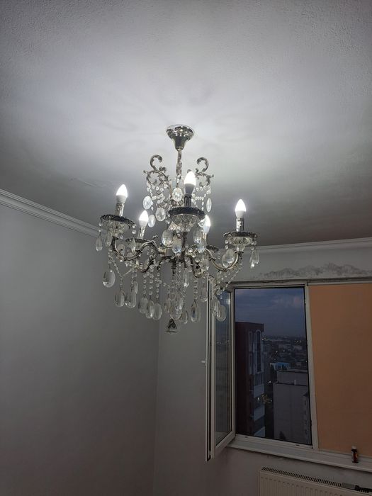 Срочно продам Люстру