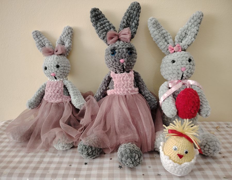 Ръчно плетени зайци (играчки)