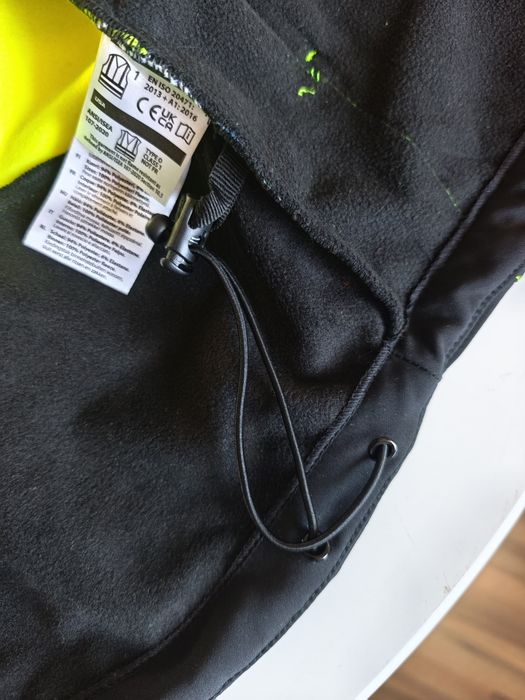 Vând jachetă softshell rezistenta la vânt și apă – Portwest PW375