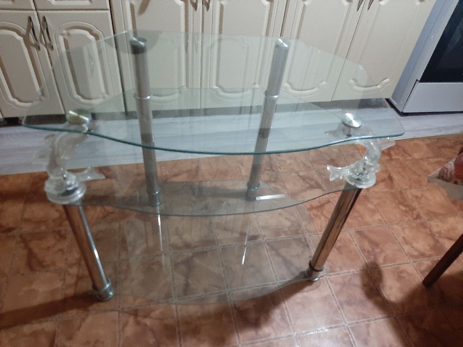 Стол стеклянный на дельфинчиках