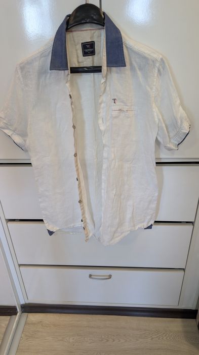 Маркови тениски и синя риза