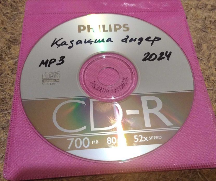 Диск для машины, флешка с музыкой