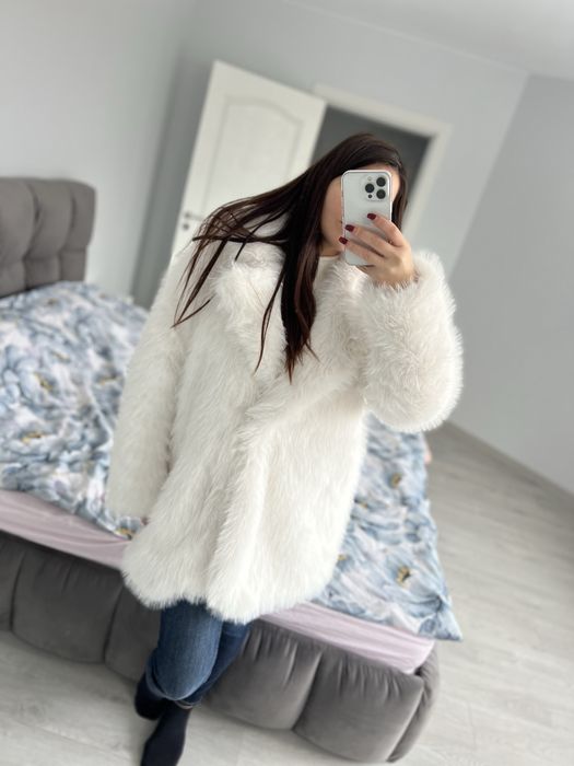 Бяло палто косъм