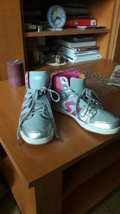 Adidasi  38 ,f ușori, super calitate