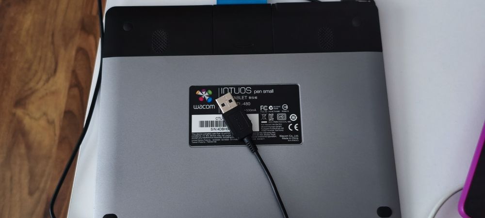 графичен таблет Wacom Intuos Pen Small (модел CTL-480).