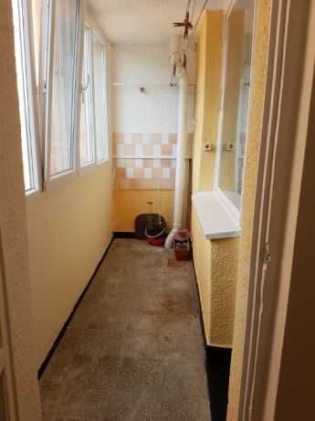 Дава се под наем Тристаен апартамент в Бургас, Център - 80 кв.м за 127.5 € - Снимка #1