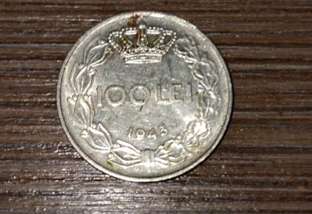 Vând monede vechii..2 sunt de argint..preț negociabil.!