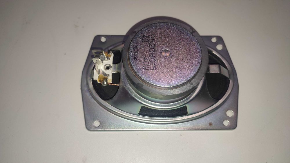 Чифт високоговорители