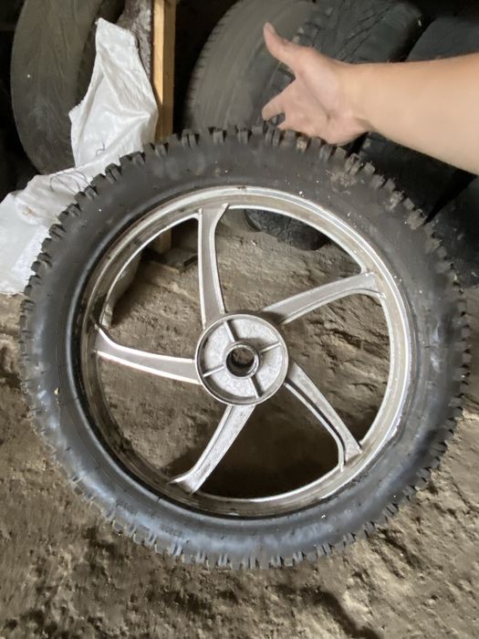 Диск на альфу задний с резиной 2.75-17