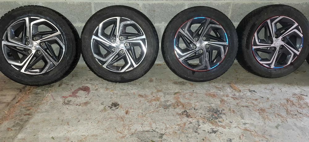 Оригинални Джанти със зимни гуми 205/55 R16 за,Хюндай 5х114.3 6.5j.цент.отвор 67.1 ет 50 с профил на гумите 10мм