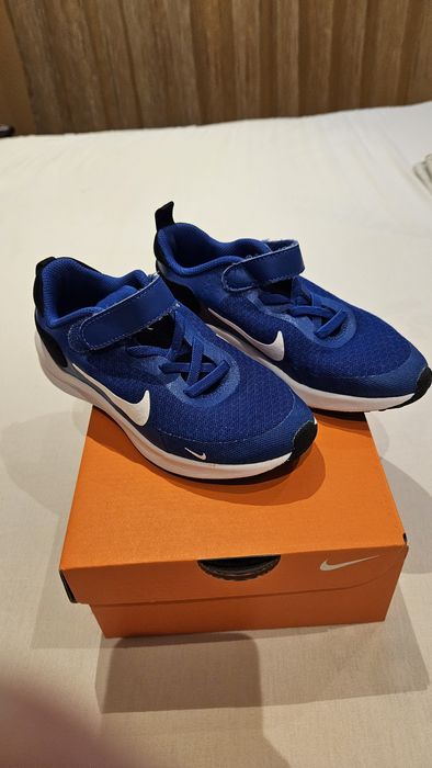 Маратонки Nike  revolution 7
