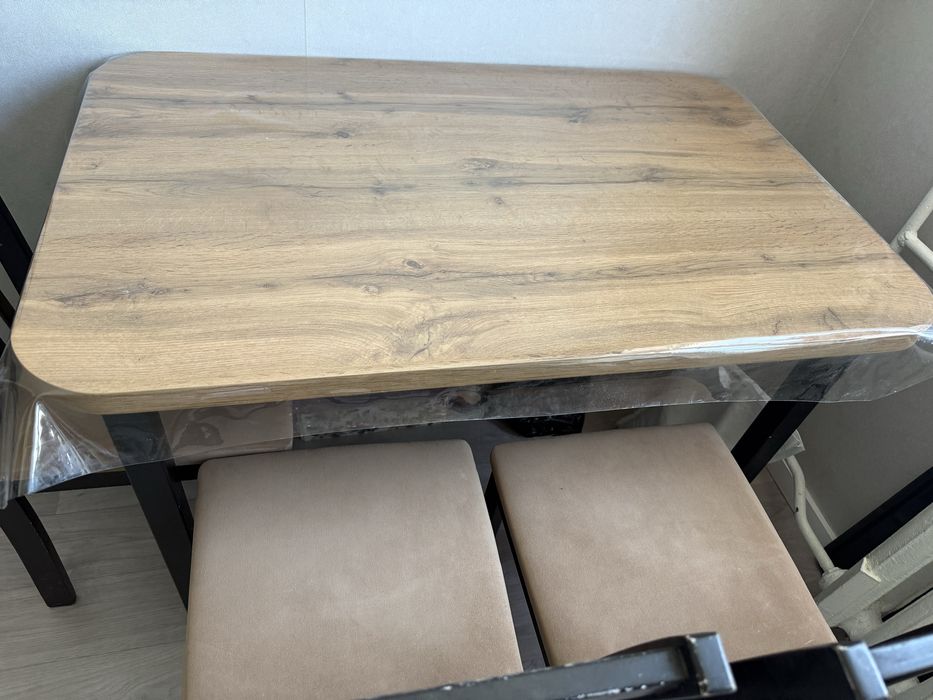 Стол и  4 стула