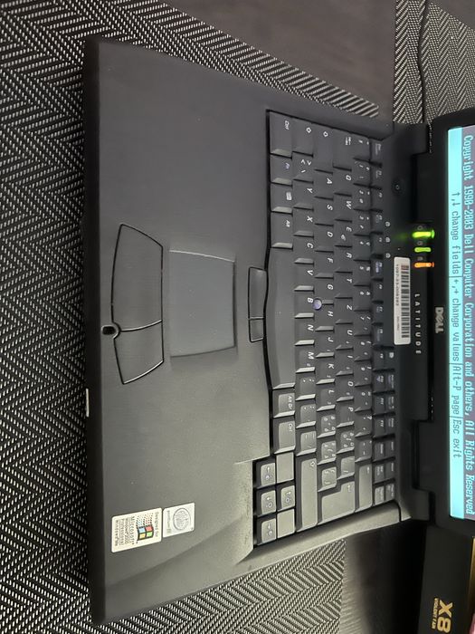 Pentium 3 DELL Latitude C800 laptop retro