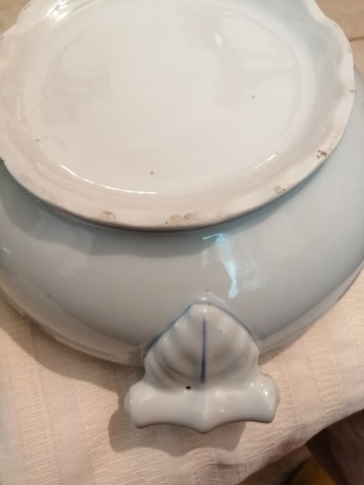 Част от български сервиз.