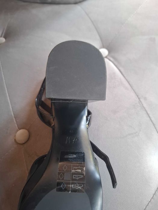 Vând sandale noi H&M