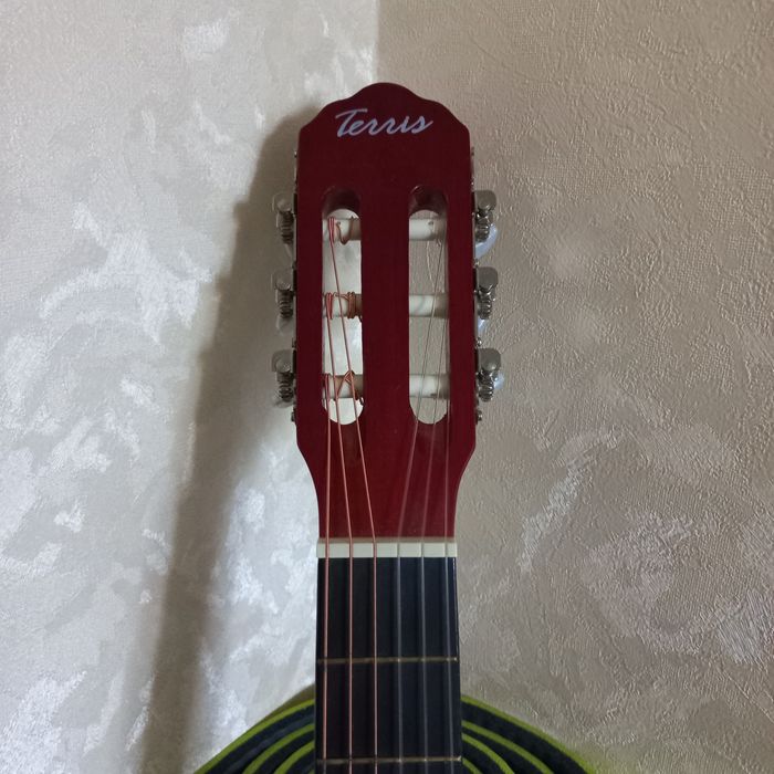 Гитара аккустическая