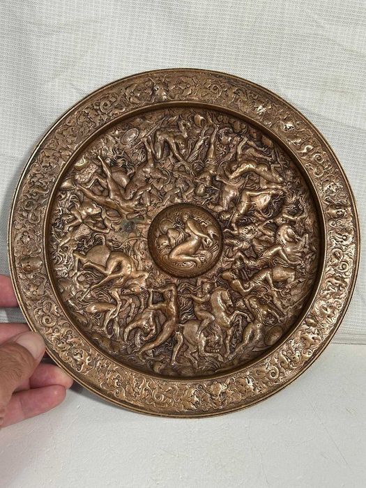 PLATOU DECORATIV DE PERETE - CUPRU - Altorelief - Batalia Amazoanelor - Elkington & Co - Sec. XIX - De colectie !