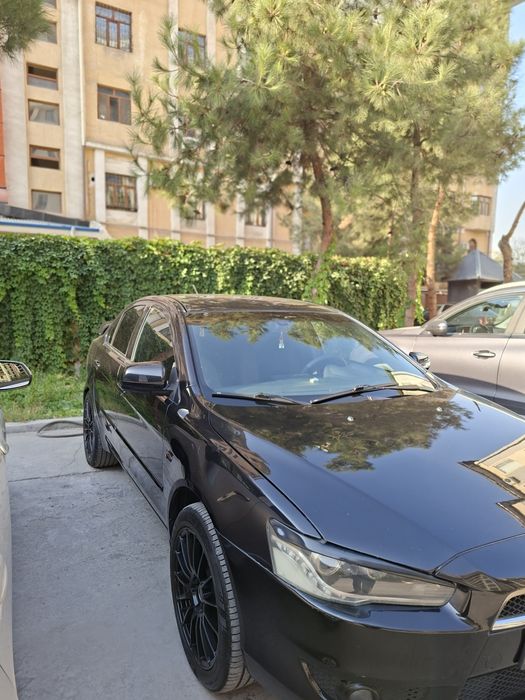 Срочно продаю мицубиси лансер