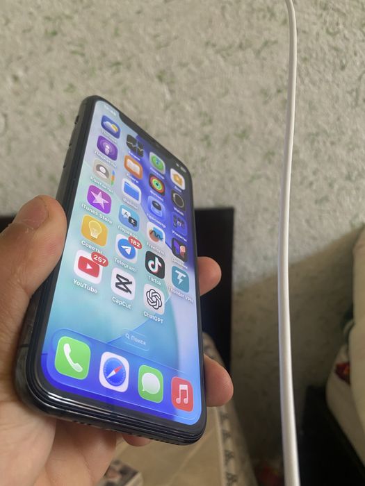 iPhone 11 pro 64/72%