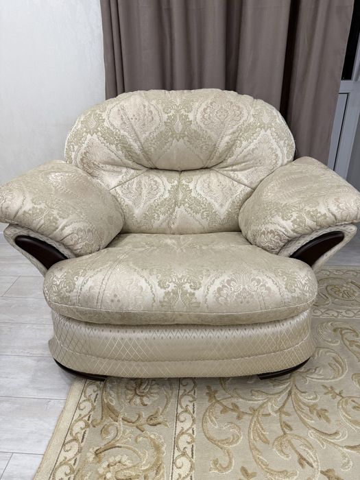 Продам диван с креслом