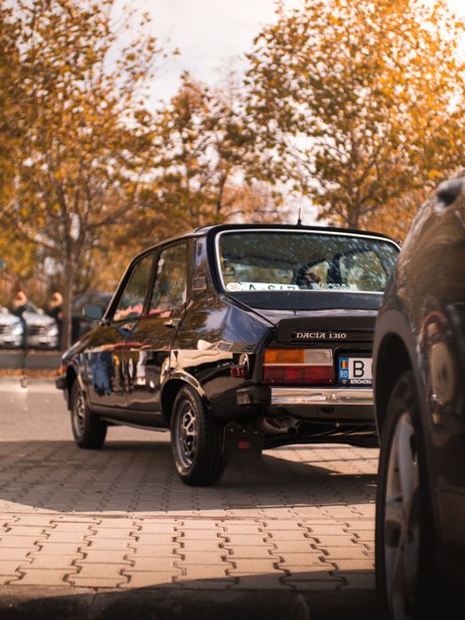 Inchiriez Masina de epocă Dacia Neagră 1310 Dacia 1300  pentru  Filmări Reclame Plimbari Nuntă