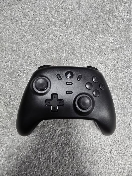 Универсален гейминг контролер