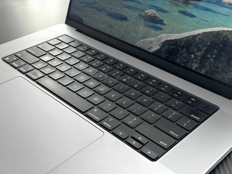 Macbook Pro 16" M1 Pro 16gb\500gb