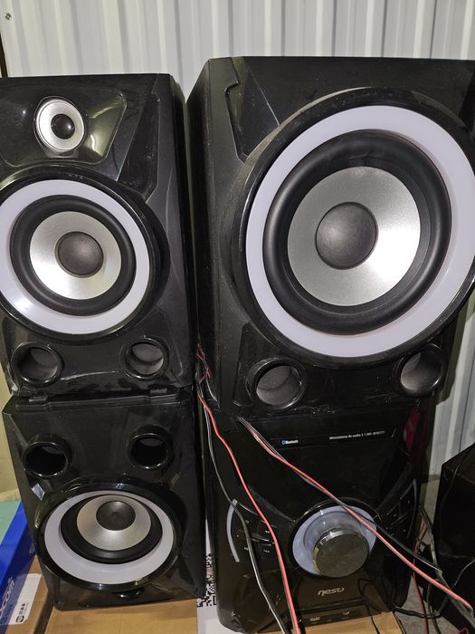 Продам музыкальный центр, с 3 колонками.