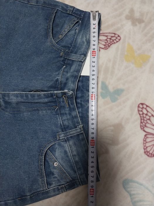 Продам джинсы трубы новые