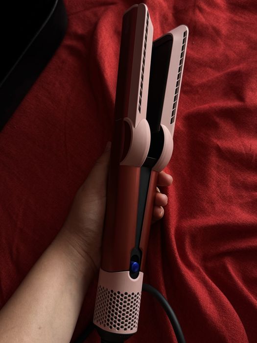 Dyson Airstrait – преса и сешоар 2 в 1