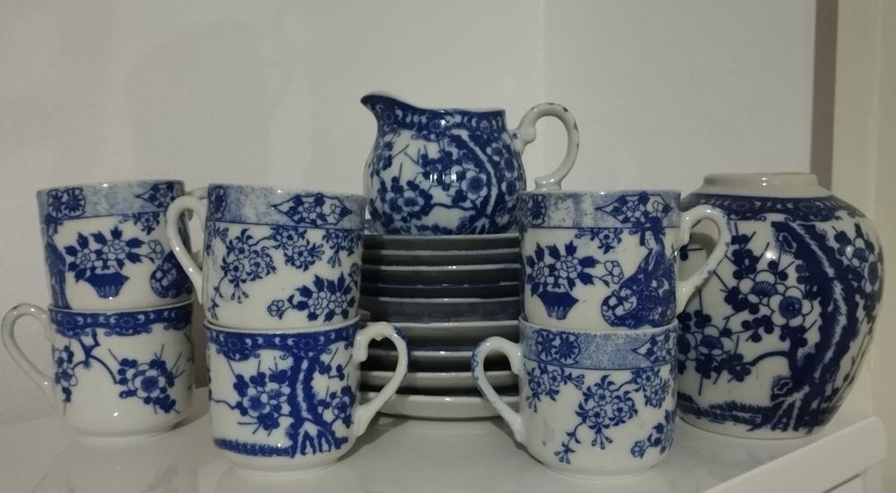 Japonia - porțelan cu floare de cireș