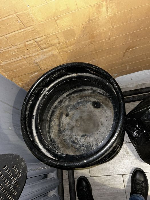 Продам пепельницу (урна)