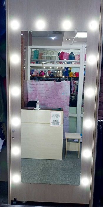 Мебель для бутика, отдела одежды