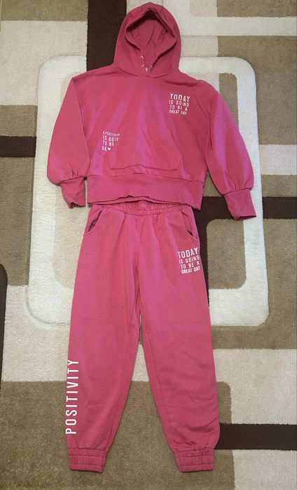 Розов екип за момиче