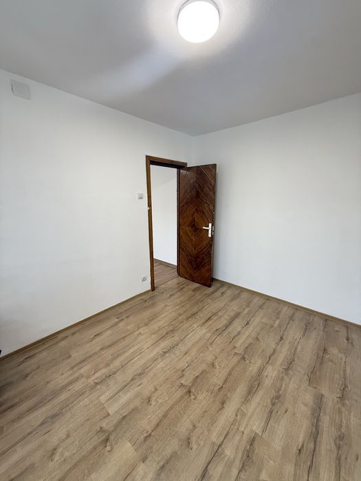 Apartament cu 3 camere , zona centrala