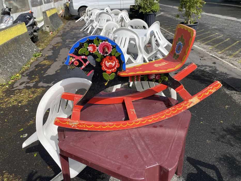 Люлеещ се кон от дърво люлеещо се конче