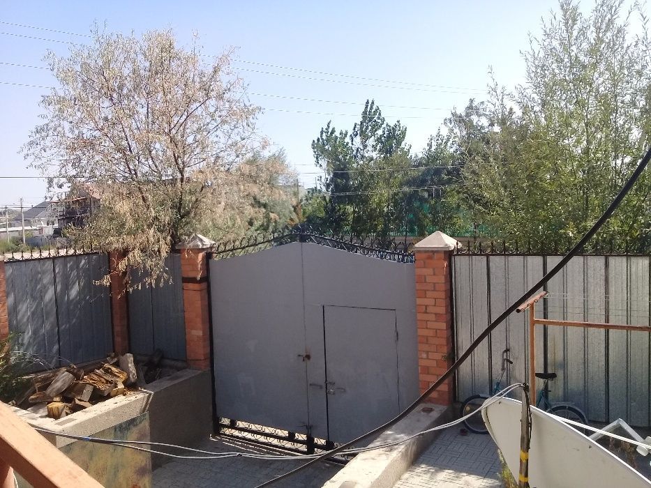 Продам дом трех уровневый