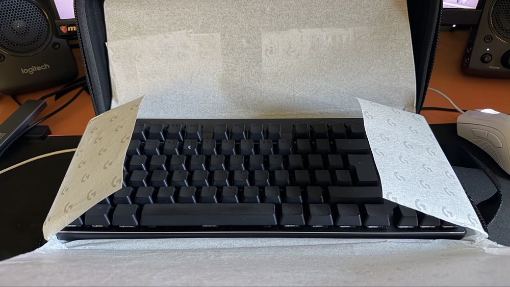 Logitech Pro X TKL Lightspeed 1 година гаранция