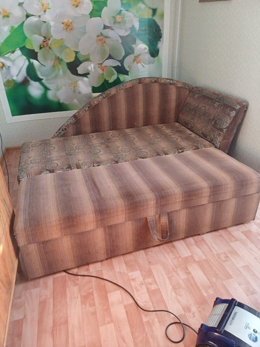 Продам диванчик б/у