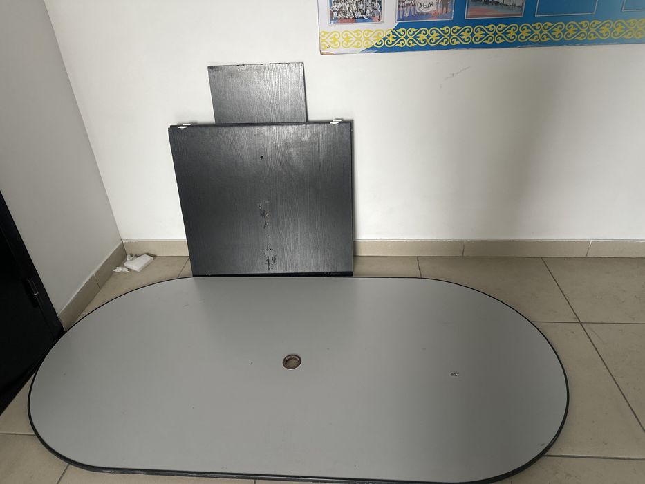 Стол письменный.  Бесплатно.