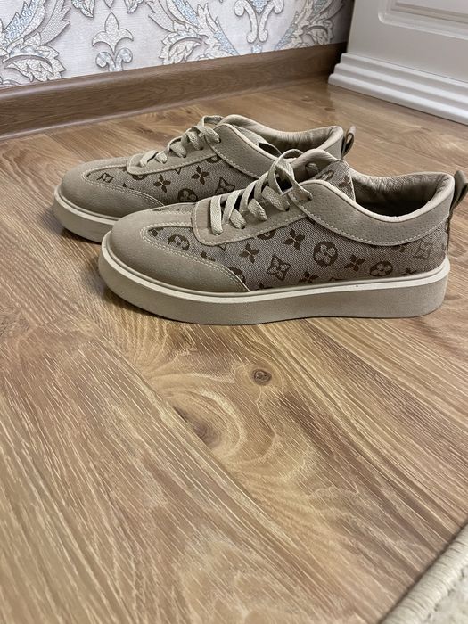 Krossovka qish bahor kiysa boʻladi issiqqina 2 marta kiyilgan