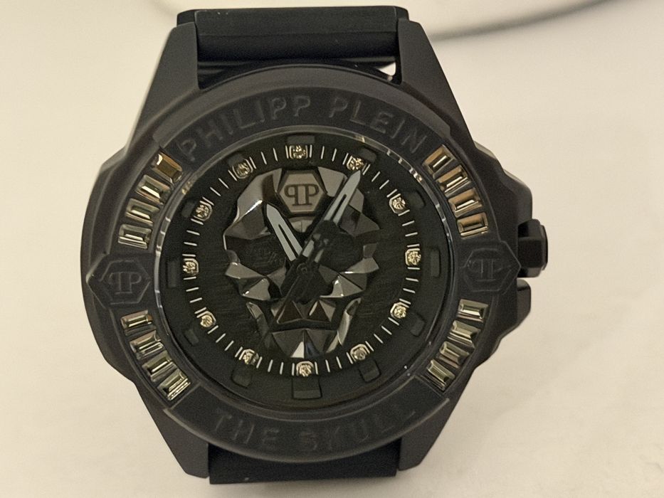 Продавам часовник PHILIPP PLEIN