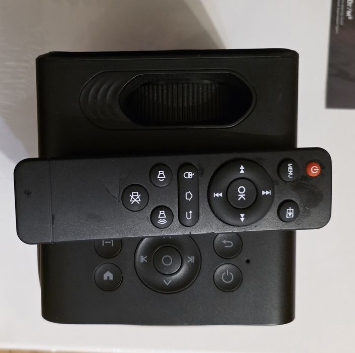 Проектор Umiio в комплекте