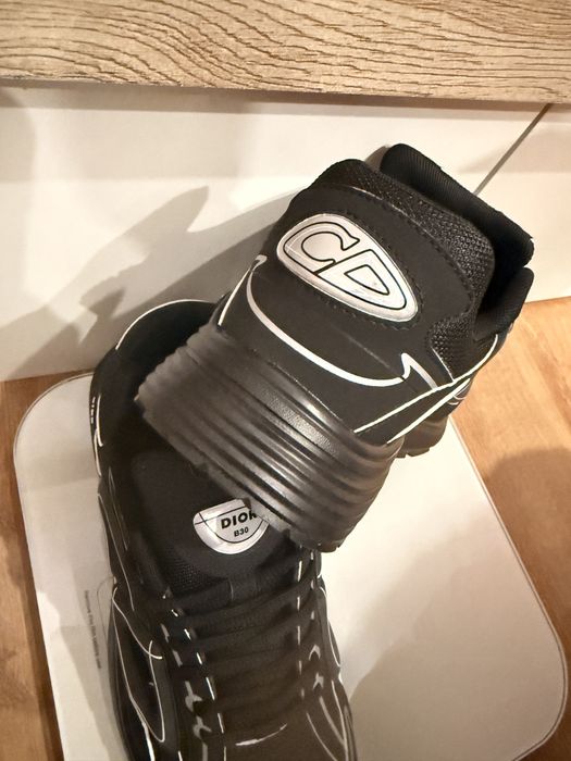 Dior B30 in black colorway