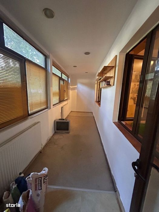 - Apartament 3 camere - suprafata 79mp, zona Viziru 3, parter.