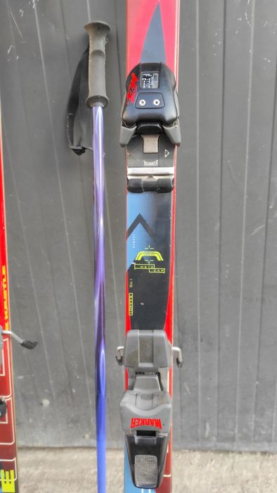 Vând skiuri complete